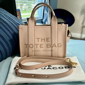 Marc Jacobs The Tote Small in Rose